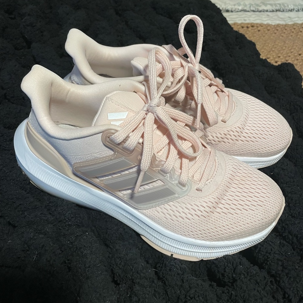 Adidas running shoes BOUNCE fits a 6 ROSE GOLD